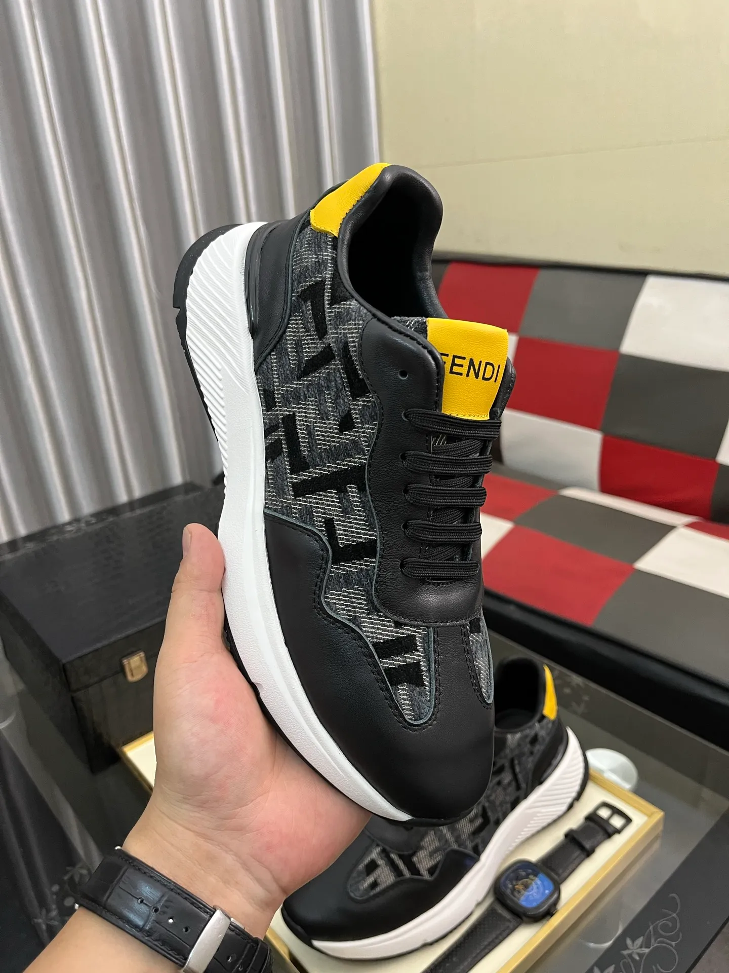 Men's Men's Shoes💰458⌚️⌚️[Fendi] Fendi's latest casual shoes for men! Available at counters simultaneously! A one-to-one replica of the original. Made entirely of imported top-grain calfskin, the interior is made of top-grain water-dyed cowhide, and the original factory-supplied rubber outsole. Leading new fashion concepts. Matching code: 38-443️⃣Colors available